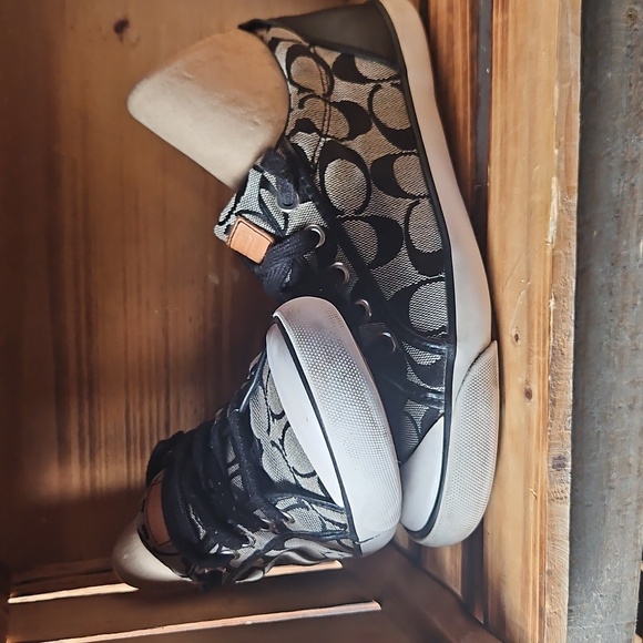 Coach Trainers, Signature Black, Gray, And White, Size 7.5 - Picture 5 of 16
